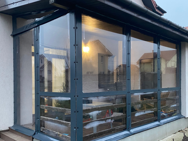 Веранда з Мʼякими вікнами