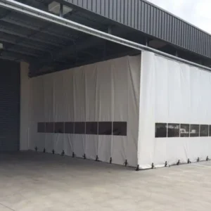 Відкритий ангар в якому стіна з ПВХ Плівки