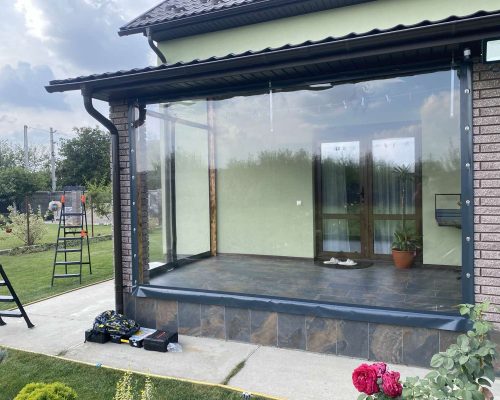 Веранда з Мʼякими вікнами