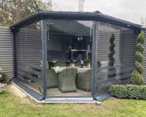 Альтанка з Мʼякими вікнами